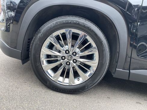 Used 2024 Toyota Grand Highlander Platinum image 9