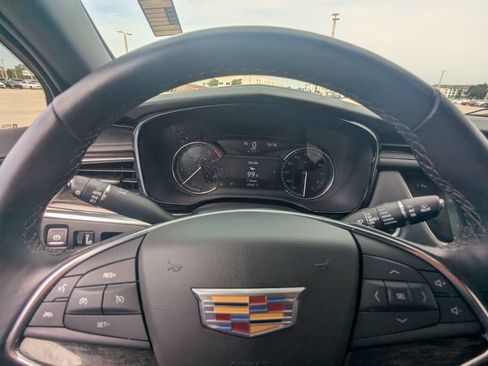 Used 2022 Cadillac XT5 Premium Luxury FWD image 39