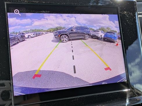 New 2025 Jeep Grand Cherokee Altitude image 19