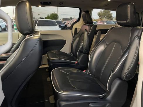 Used 2023 Chrysler Pacifica Limited image 27