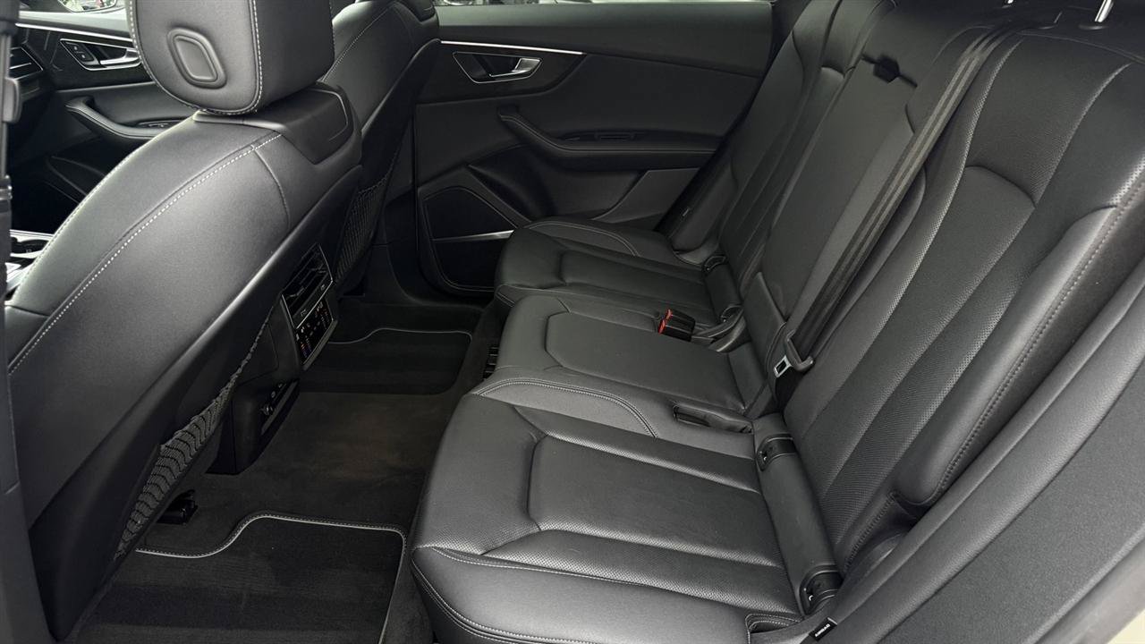 Used 2023 Audi Q8 Premium Plus AWD/4WD image 25