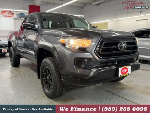 Used 2020 Toyota Tacoma SR w/ SX Package AWD/4WD image 4
