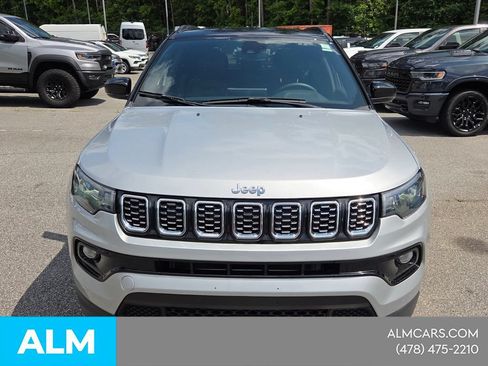 Used 2025 Jeep Compass Limited AWD/4WD image 2