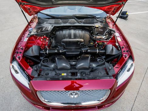 Used 2012 Jaguar XJ image 18