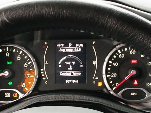 Used 2015 Jeep Renegade Latitude w/ Popular Equipment Group image 8