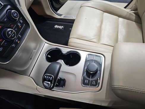 Used 2014 Jeep Grand Cherokee Limited w/ Luxury Group II AWD/4WD image 29