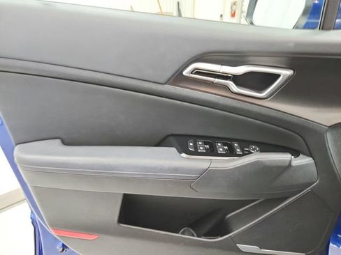 Used 2025 Kia Sportage EX FWD image 32