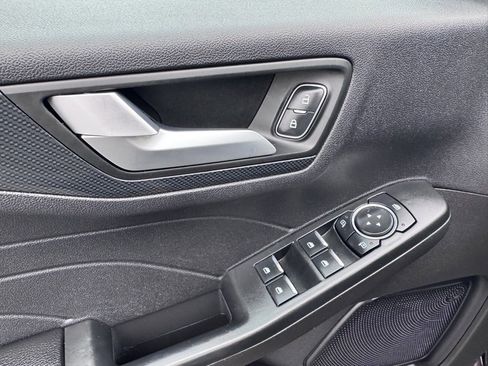 Used 2019 Ford Escape SE image 14