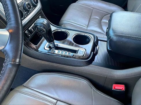 Used 2017 GMC Acadia Limited SLT image 18