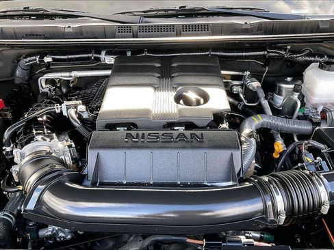 Used 2025 Nissan Frontier SV w/ SV Convenience Package RWD image 11