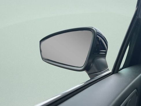 Used 2021 Volkswagen Tiguan SE w/ Panoramic Sunroof Package image 31