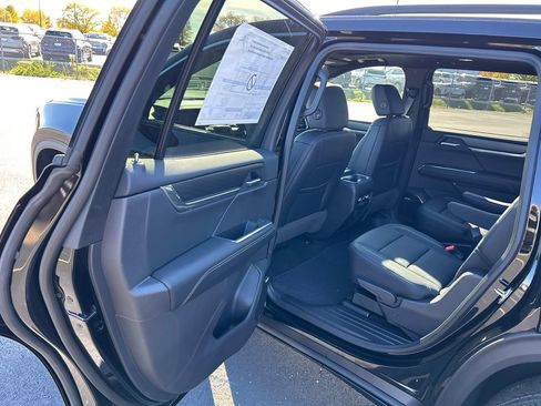 New 2026 GMC Acadia Elevation w/ Elevation Premium Package AWD/4WD image 32