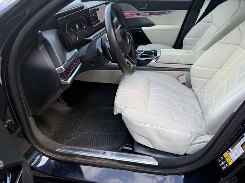 Used 2023 BMW 760i xDrive AWD/4WD image 19