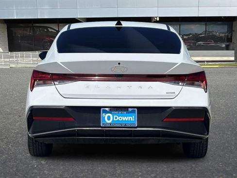 Used 2025 Hyundai Elantra Hybrid FWD image 8