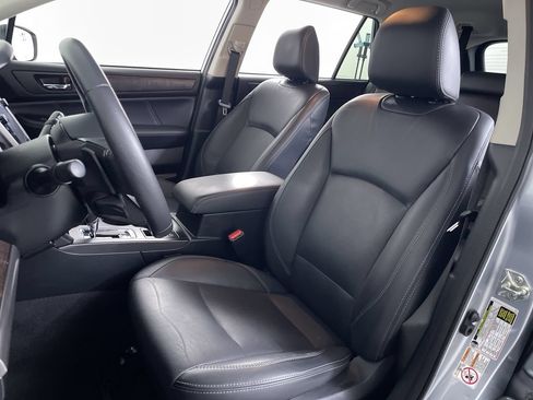 Used 2019 Subaru Outback 2.5i Limited AWD/4WD image 12