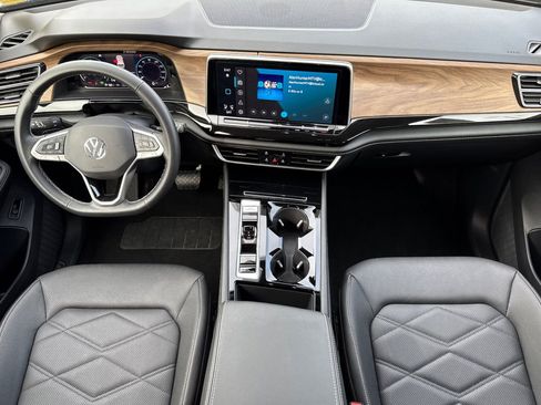 Used 2025 Volkswagen Atlas SE image 14