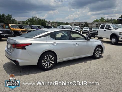 Used 2024 Nissan Altima 2.5 SV FWD image 15