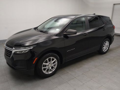 Used 2022 Chevrolet Equinox LS w/ LS Convenience Package FWD image 2