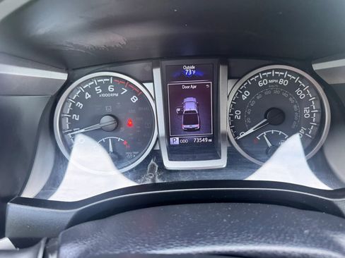 Used 2020 Toyota Tacoma SR5 RWD image 17
