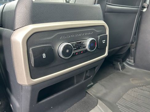 Used 2024 Ford Expedition Limited AWD/4WD image 32