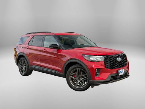 Used 2025 Ford Explorer ST AWD/4WD image 5