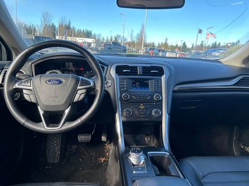 Used 2017 Ford Fusion SE image 6