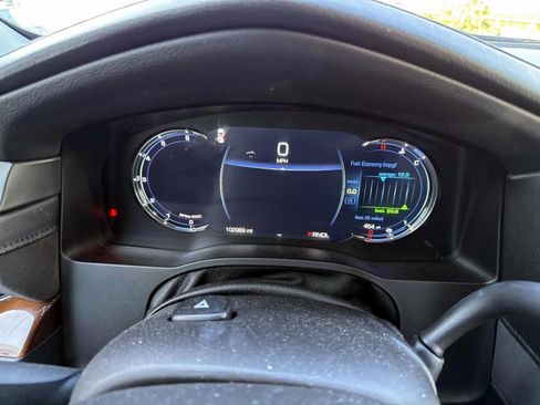 Used 2019 Cadillac Escalade ESV Premium Luxury image 27