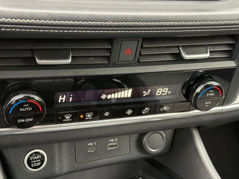 Used 2022 Nissan Rogue SV image 20