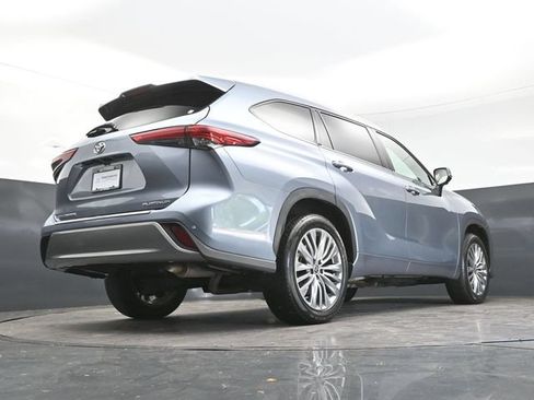 Used 2023 Toyota Highlander Platinum FWD image 31