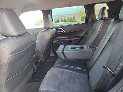 Used 2023 Mitsubishi Outlander SE image 21