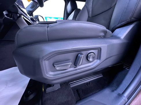 Used 2025 Toyota Tundra Limited AWD/4WD image 5