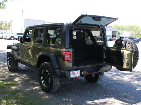 Used 2025 Jeep Wrangler Unlimited Rubicon AWD/4WD image 7