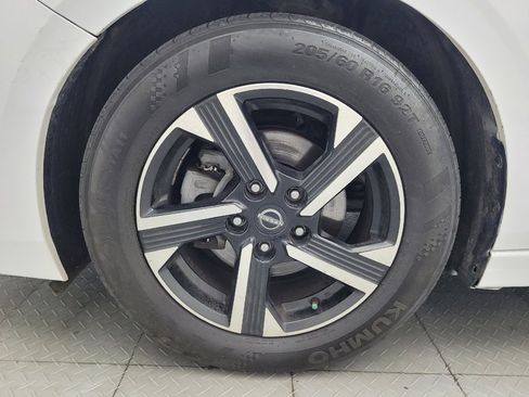 Used 2024 Nissan Sentra SV FWD image 31