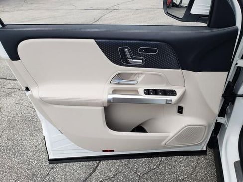 New 2025 Mercedes-Benz GLB 250 GLB 250 image 11