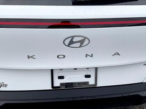 New 2026 Hyundai Kona SE image 18