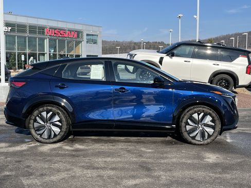 Used 2023 Nissan Ariya AWD image 2
