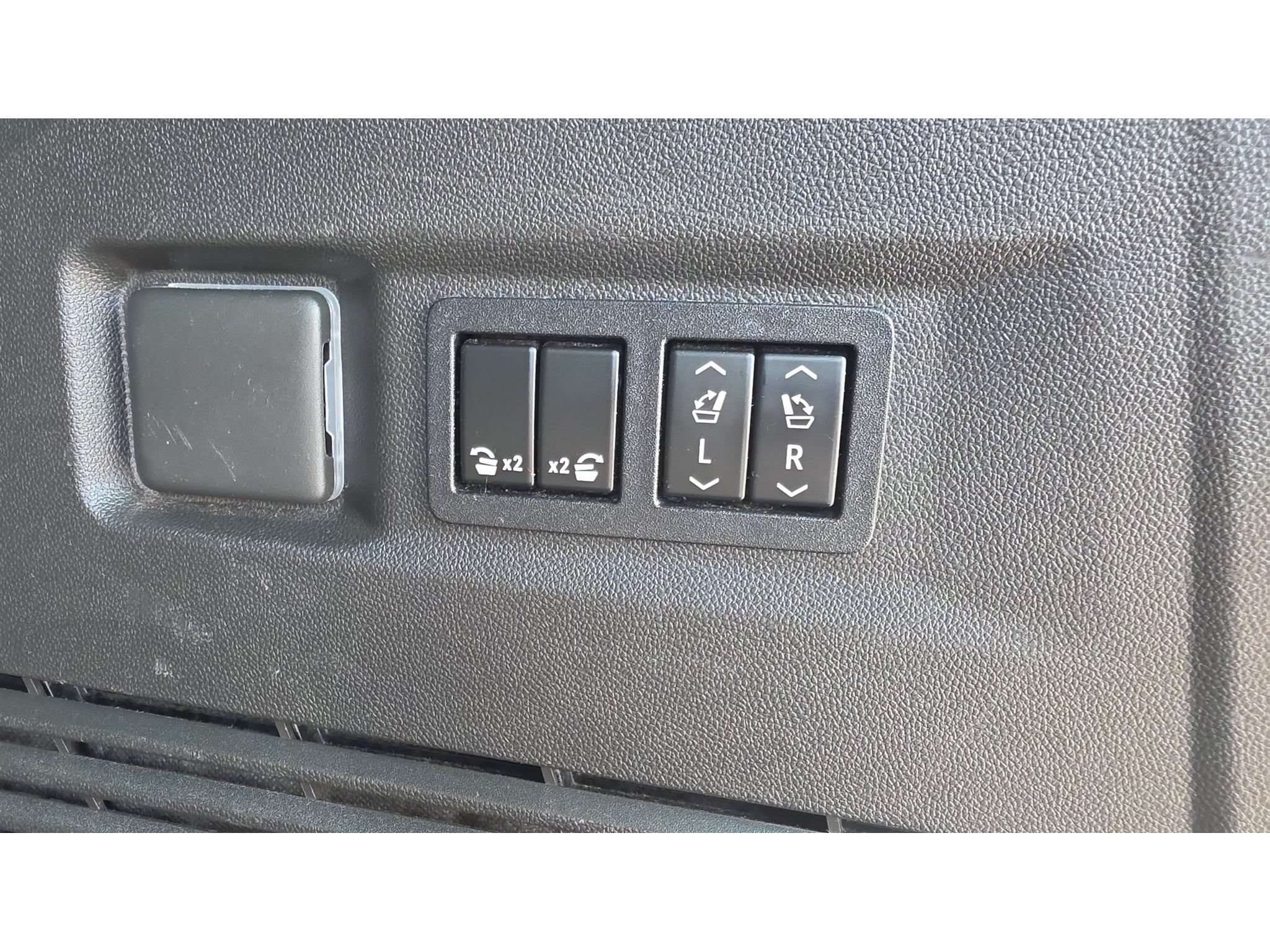 Used 2021 GMC Yukon Denali w/ Denali Ultimate Package RWD image 19