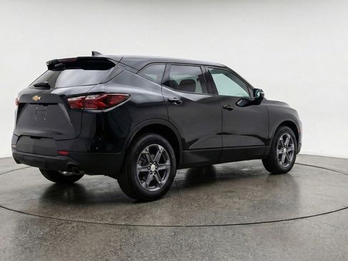 Used 2025 Chevrolet Blazer LT image 9