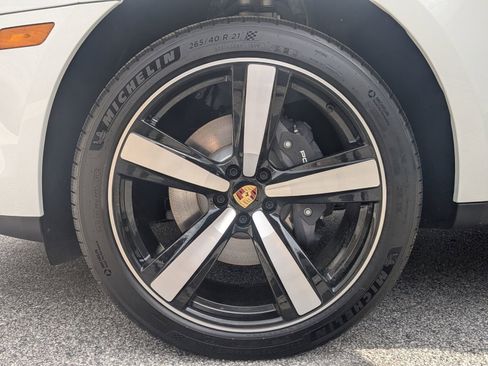 New 2026 Porsche Macan AWD/4WD image 30