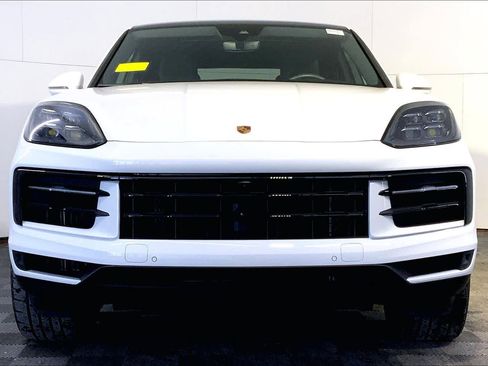 Used 2024 Porsche Cayenne Coupe image 10