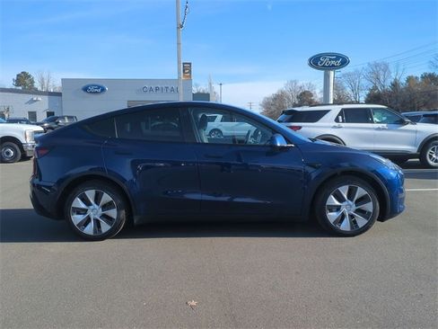 Used 2022 Tesla Model Y Long Range image 14