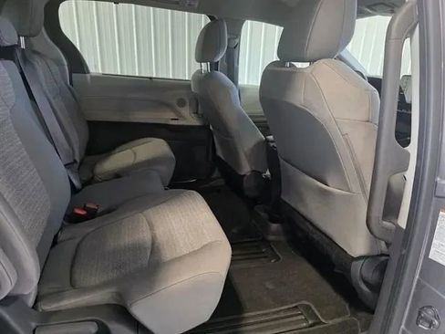 Used 2021 Toyota Sienna LE image 12