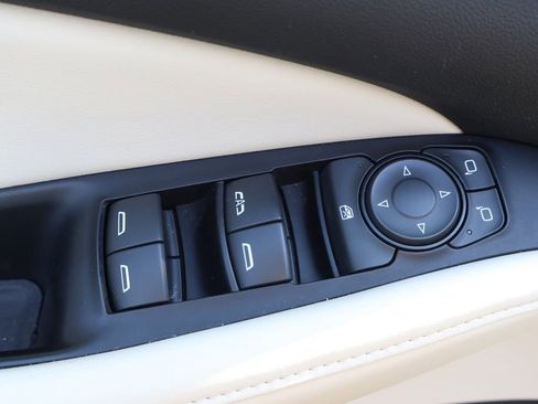 Used 2024 Buick Enclave Essence image 16