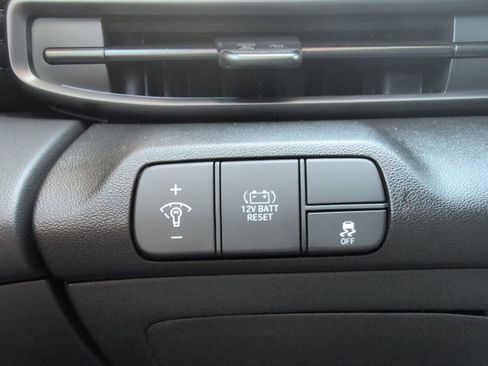 Used 2025 Hyundai Elantra SEL FWD image 22