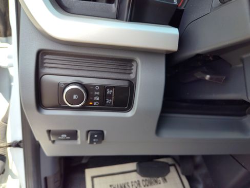 Used 2024 Ford F550 2WD Regular Cab Super Duty w/ XLT Value Package image 34