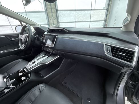 Used 2018 Honda Clarity Touring image 16