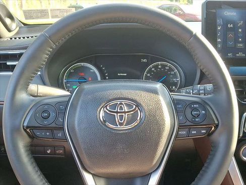 Certified 2021 Toyota Venza XLE w/ Softex Package AWD/4WD image 18
