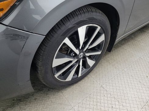 Used 2021 Nissan Sentra SV w/ SV Premium Package FWD image 31
