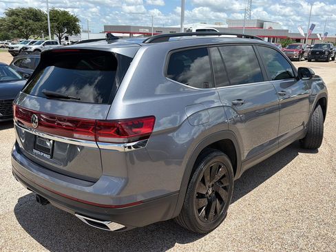 Used 2024 Volkswagen Atlas SE FWD image 3