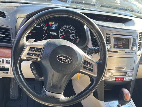 Used 2013 Subaru Outback 3.6R Limited w/ Moonroof Pkg image 9